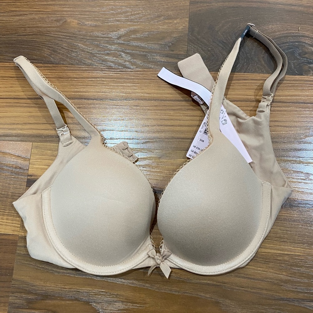 Vicky’s nude bra